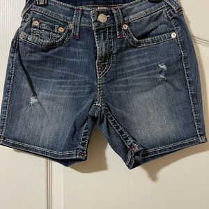 True Religion women’s size 28/6 mid cut-off shorts
